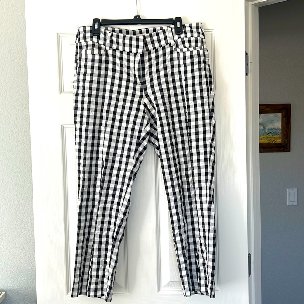 Black and white gingham plaid capris from Loft Outlet. Size 10.
